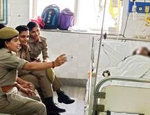 गैंगरेप पीड़िता संग सेल्फी लेने वाली तीन महिला कांस्टेबल सस्पेंड, तस्वीरें हो गई हैं वायरल