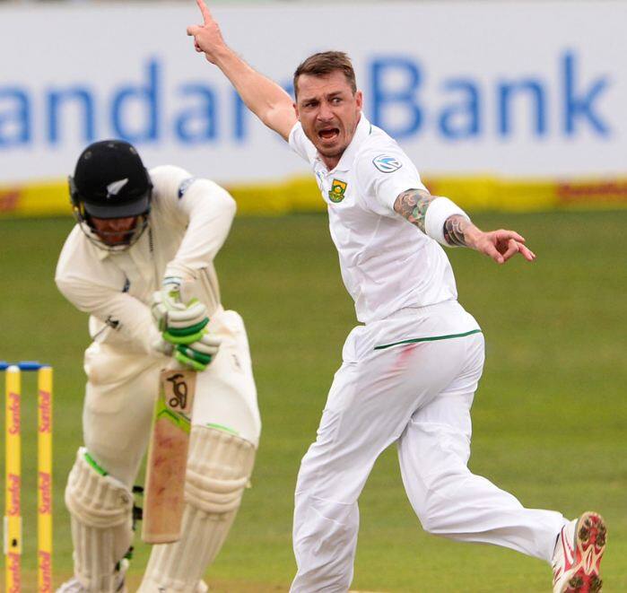 अश्विन से पहले ये रिकॉर्ड दक्षिण अफ्रीका के तेज गेंदबाज डेल स्टेन के नाम था 2007-08 में उन्होंने एक सीजन में 12 टेस्ट खेलते हुए 78 विकेट लिए थे.