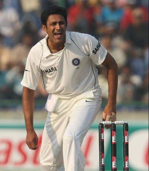 अश्विन से पहले भारत के लिए एक सीजन में सबसे ज्यादा विकेट लेने का रिकॉर्ड अनिल कुंबले के नाम था उन्होंने 2004-05 में 64 विकेट अपने नाम किए थे.