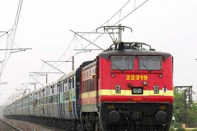 रेलवे में टिकटों की धोखाधड़ी रोकने के लिए केंद्र सरकार पहले ही आधार कार्ड को अनिवार्य करने का फैसला ले चुकी है. आपको आगे से टिकट बुक करवाने के लिए आधार कार्ड नंबर बताना जरूरी होगा.