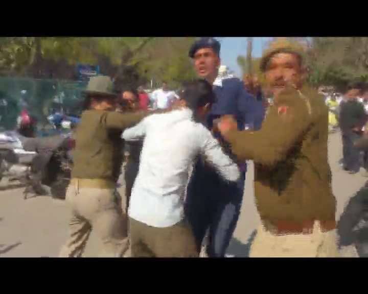 जोधपुर : पेड़ काटने का विरोध कर रही युवती को दरिंदों ने जिंदा जलाया, इलाके में खौफ Rajasthan Girl Burnt Alive In Jodhpur She Protested Cutting Of Trees जोधपुर : पेड़ काटने का विरोध कर रही युवती को दरिंदों ने जिंदा जलाया, इलाके में खौफ