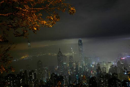 इन चुनावों में तीन प्रतिद्वंदी भाग ले रहा हैं लेकिन बताना मुश्किल है किसकी जीत होगी.