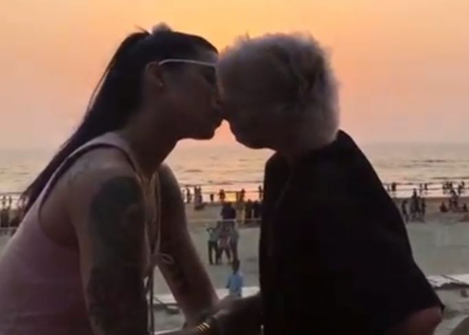 Sapna Bhavnani Reacts On Her Viral Kiss Video With Bani J बानी जे के साथ अपनी 'किसिंग वीडियो' को लेकर सपना भावनानी ने दिया ये बयान