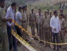 यूपी: रेल पटरी के पास हुए विस्फोट में एक घायल, 3 जिंदा सुतली बम भी मिले