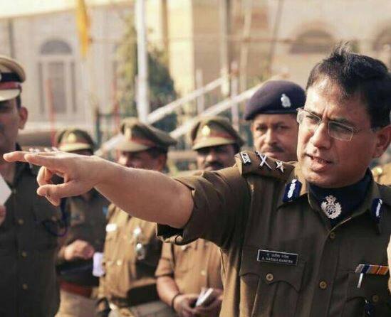 Ig Lucknow Zone Makes Surprize Inspection At Police Office CM के बाद अब लखनऊ में IG की रेड, पांच पुलिसकर्मी सस्पेंड, 7 का वेतन रुका