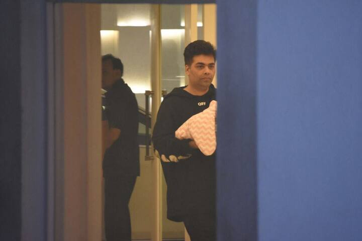 उनके घर की ये पहली तस्वीरें हम आपको दिखा रहे हैं.