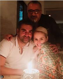 CONFIRMED: मलाइका से अलग होने के बाद रोमानियन गर्ल को डेट कर रहे हैं अरबाज खान