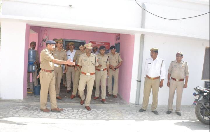 वरिष्ठ पुलिस अधीक्षक मेरठ जोन  रविन्दर गौड़ ने भी पुलिस लाइन मेरठ का औचक निरीक्षण किया.