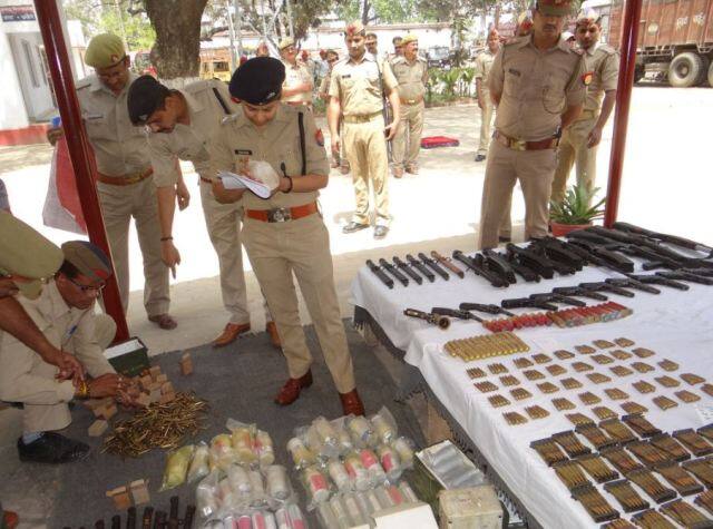  SP चन्दौली ने कोतवाली चन्दौली का निरीक्षण किया और थाना प्रभारी को साफ सफाई का विशेष ध्यान रखनें हेतु निर्देश दिया.