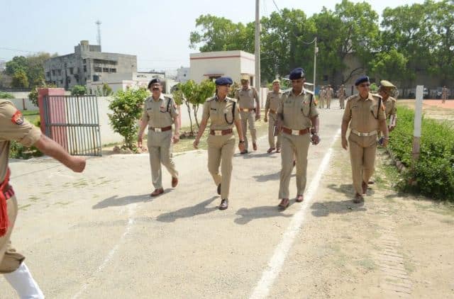 मेरठ जोन के IG ने भी पुलिस लाइन्स का औचक निरीक्षण किया, साथ ही साफ-सफाई पर ध्यान देने के आदेश दिए.