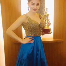 अवॉर्ड शो से इंस्टाग्राम तक कायम है उर्वशी रौतेला का जलवा