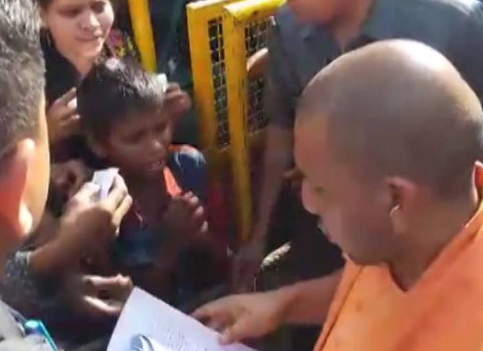 Uttar Pradesh Cm Yogi Listened To 11 Year Old Child Action Starts यूपी: सीएम योगी ने सुनी 11 साल के बच्चे की फरियाद, अब एक्शन शुरू