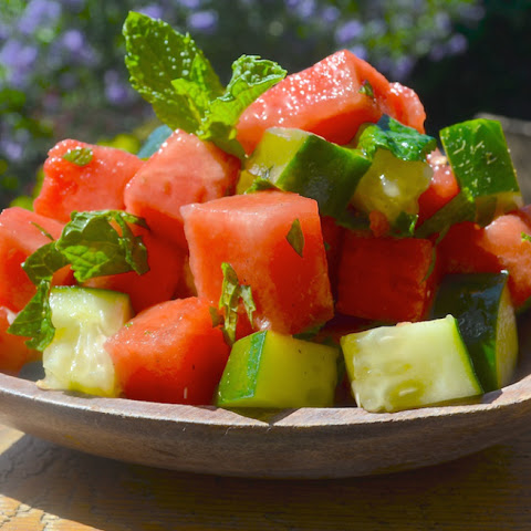 Food For Glowing Skin In Summer गर्मियों में ग्लोइंग फेस के लिए डायट में शामिल करें ये फूड