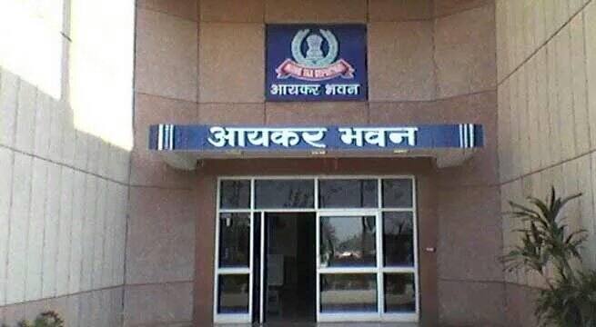 2015-16 के लिए इनकम टैक्स रिटर्न भरने का आज आखिरी दिन है. रिटर्न फाइल करने में चूके तो पांच हज़ार की पेनल्टी लगायी जा सकती है.