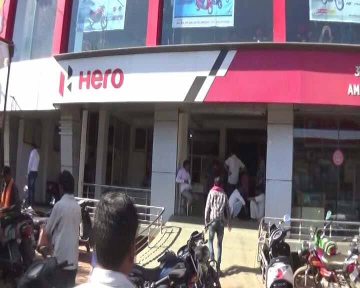 बताते चलें कि बीएस यानी भारत स्टेज से पता चलता है कि आपकी गाड़ी कितना प्रदूषण फैलाती है. बीएस के जरिए ही भारत सरकार गाड़ियों के इंजन से निकलने वाले धुएं से होने वाले प्रदूषण को रेगुलेट करती है.