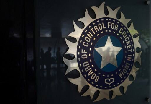 आस्ट्रेलिया के खिलाफ हाल में संपन्न घरेलू श्रृंखला का हिस्सा रहे भारतीय खिलाड़ियों की फिटनेस स्थिति पर अपडेट देते हुए बीसीसीआई ने कहा कि कोहली रांची टेस्ट के दौरान लगी चोट के लिए रिहैबिलिटेशन से गुजरेंगे.