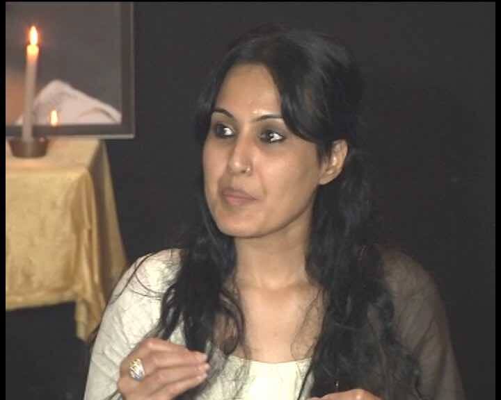 राहुल ने काम्या के नाम एक ओपन लेटर लिखा था जिसमें उन्होंने काम्या के इरादों पर सवाल उठाया था. इस ओपन लेटर में उन्होंने कहा, “काम्या, आप फिल्म को रिलीज नहीं कर सकती, क्योंकि आपके इरादों का सही नहीं हैं. मुझे आपसे शॉर्ट फिल्म जारी करने में कोई समस्या नहीं है, लेकिन जिस तरह से आपने इसे बढ़ावा दिया था, वह गलत था. आप इस तरह किसी के निजी जीवन के बारे में कुछ नहीं कह सकती इसलिए अगली बार से सावधान रहें! “