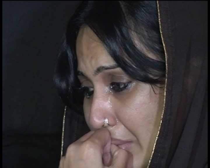 1 अप्रैल को 'बालिका वधू' फेम एक्ट्रेस प्रत्यूषा बनर्जी की याद में काम्या पंजाबी ने एक प्रार्थना सभा का आयोजन किया था जिसमें प्रत्यूषा मां-पिता भी मौजूद थे. इस दौरान काम्या प्रत्यूषा को याद करके रो पड़ीं. प्रत्यूषा के माता-पिता भी इस दौरान बेटी को याद करते हुए काफी इमोशनल हो गए. 