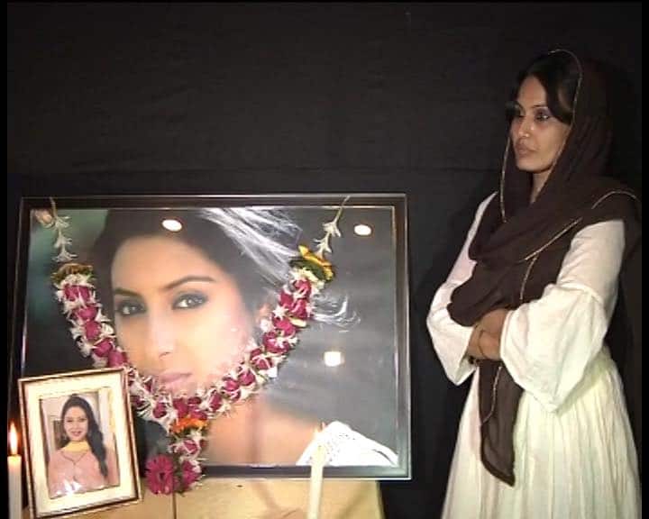 ऐसी खबरें भी आईं कि राहुल का काम्या पंजाबी पर आरोप लगाए जाने के बाद इस फिल्म पर कोर्ट ने रोक लगा दी है. पोर्टल ने जब राहुल के बात की तब उन्होंने कहा, “फिल्म को जारी न करने के लिए अदालत से स्टे ऑर्डर का आदेश दिया गया है.”