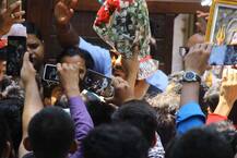 फैंस के साथ अजय देवगन ने सेलिब्रेट किया बर्थडे, देखें तस्वीरें