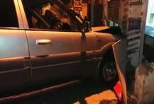 यूपी: लखनऊ के इंदिरानगर में नशे में धुत कार सवार ने कई गाड़िय़ों में मारी टक्कर, आरोपी गिरफ्तार