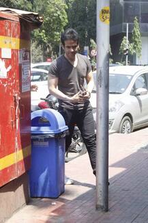 मिस्ट्री गर्ल संग नज़र आए तुषार कपूर, देखें तस्वीरें!