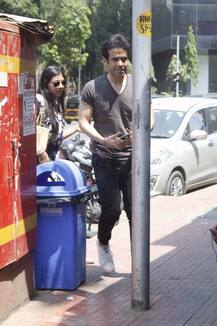 मिस्ट्री गर्ल संग नज़र आए तुषार कपूर, देखें तस्वीरें!