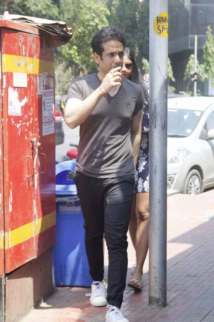 बताते चलें कि तुषार हाल में सरोगेसी के साहरे पिता बने हैं.