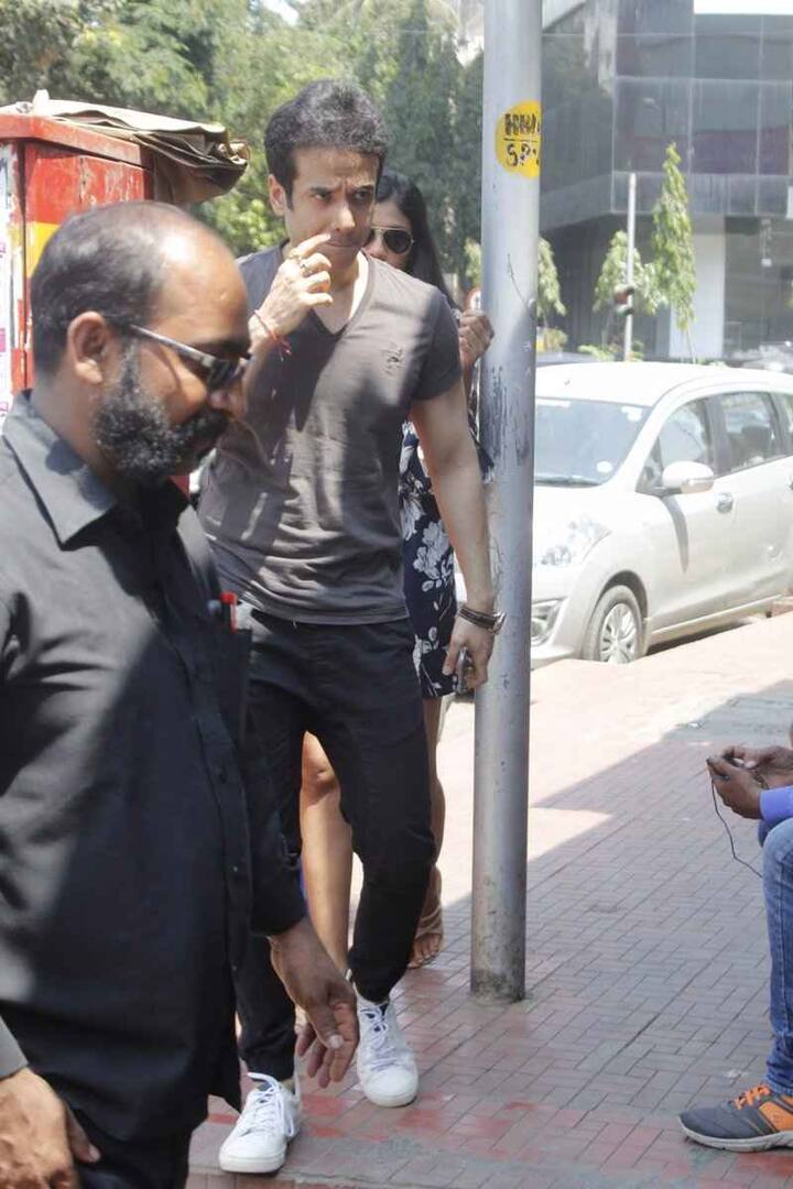 सरोगेसी से जन्मे उनके बेटे का नाम लक्ष्य है. 