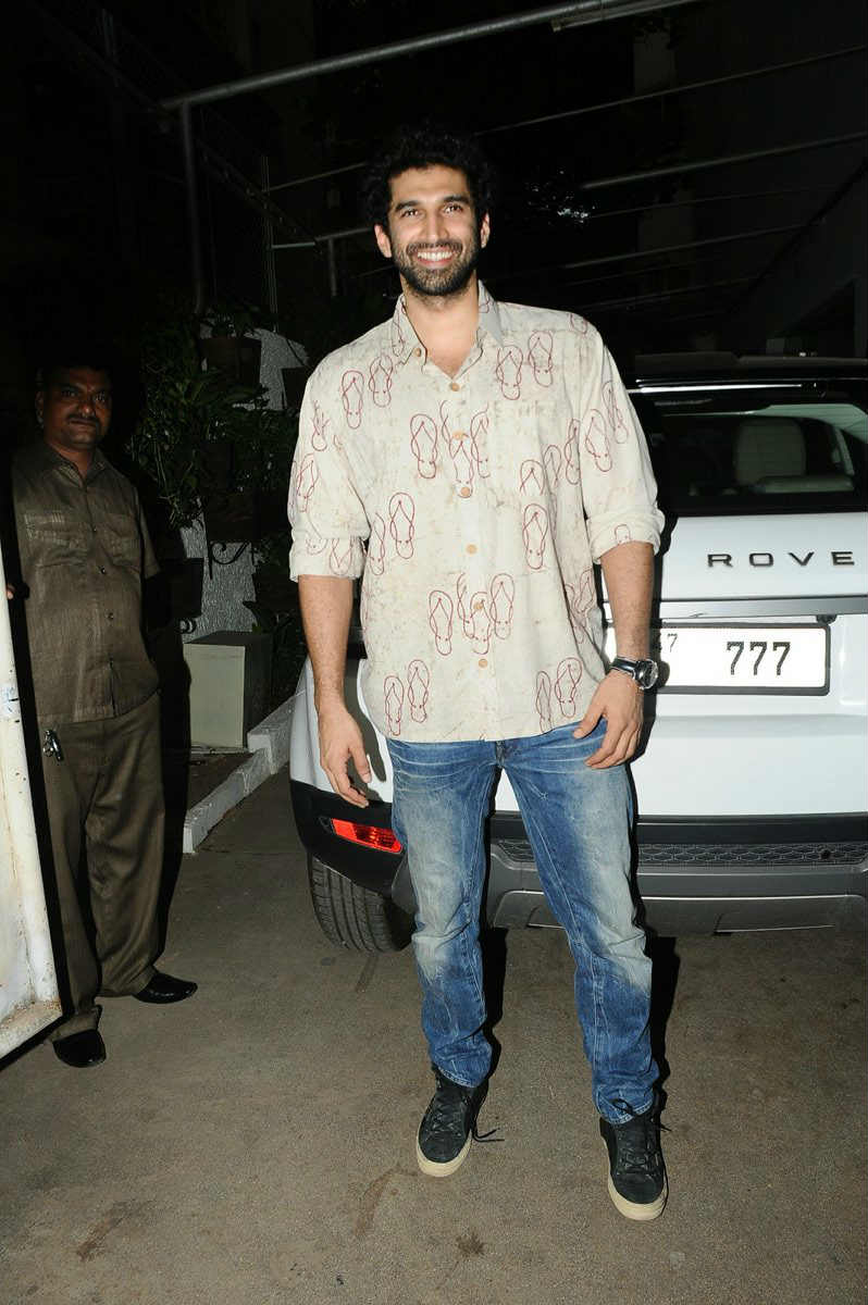 फिल्म स्क्रीनिंग में बॉलीवुड अभिनेता आदित्य रॉय कपूर भी नजर आए.