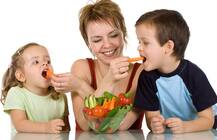 बच्चों को ऐसे खिलाएं हेल्दी फूड