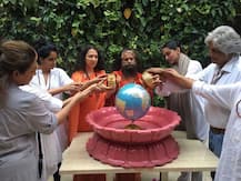  PHOTOS: ऋषिकेश पहुंची अभिनेत्री दीपिका पादुकोण, गंगा आरती में लिया हिस्सा