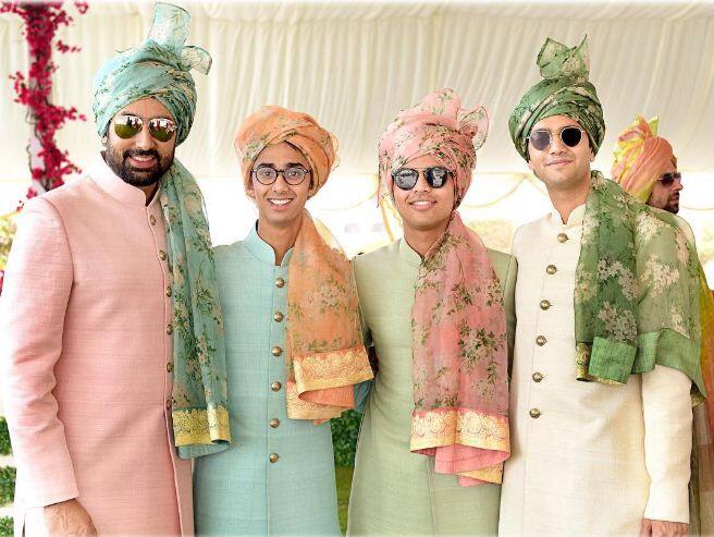 इस शादी की सभी तस्वीरों को अनुष्का ने इंस्टाग्राम पर शेयर किया है.(All Pictures Credit-Instagram)