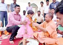 IN PICS: रामनवमी के अवसर पर योगी आदित्यनाथ ने मुख्यमंत्री आवास पर किया कन्या पूजन