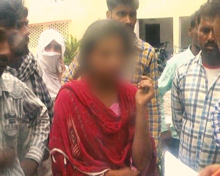 यूपी के मुरादाबाद में टीचर ने की छात्रा से बदसलूकी, आरोपी फरार