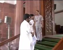 संसद पहुंचा चप्पलमार सांसद रवींद्र गायकवाड, शिवसेना ने मांगा चप्पल मारने का सबूत