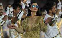 IPL 10: सोशल मीडिया यूजर्स को पंसद नहीं आया एमी जैक्सन का डांस, हुईं ट्रोल!