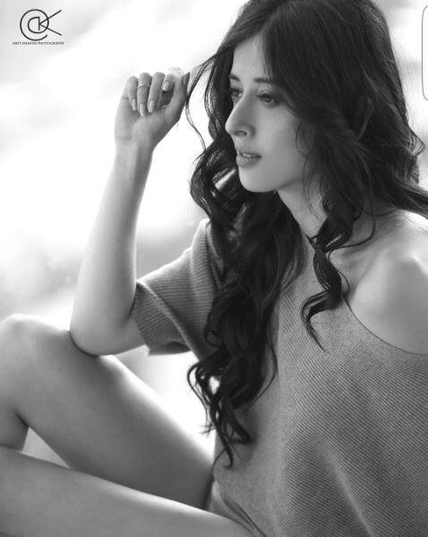 सुजाना काफी खूबसूरत हैं. उनकी खूबसूरती ऐसी है कि सबको उनका कायल बना दे.
