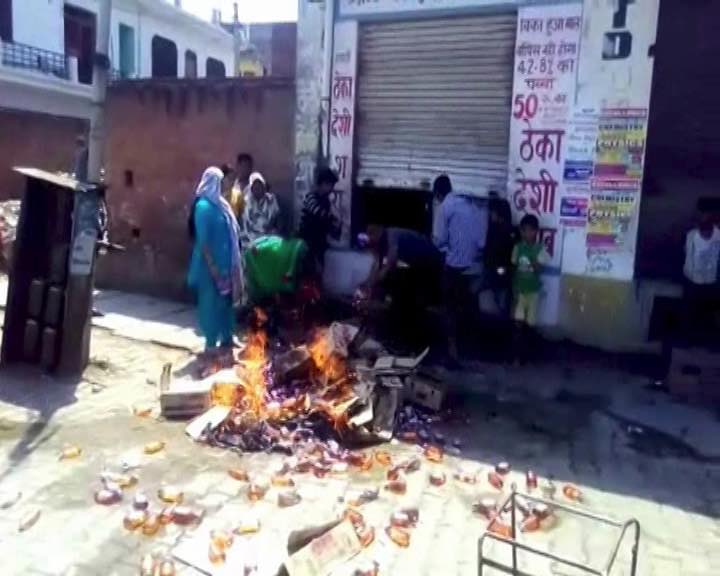 यूपी: शराब के खिलाफ महिलाओं ने खोला मोर्चा, योगी सरकार ने किया ये बड़ा फैसला