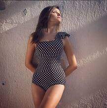 देखें- कलर्स टीवी की \'किन्नर बहू\' के बिकनी में जलवे