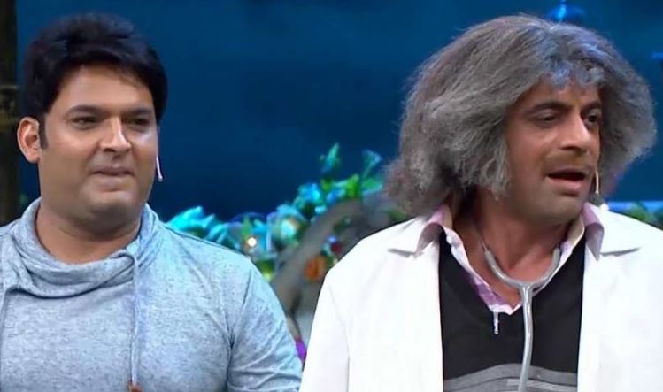 आपकी जानकारी के लिए बता दें कि कपिल और सुनील के झगड़े की शुरुआत तब हुई थी जब वो शो की शूटिंग के लिए फ्लाइट से कहीं जा रहे थे. ऐसी खबरें हैं कि वहां कपिल ने नशे की हालत में सुनील के साथ झगड़ा और मारपीट की.