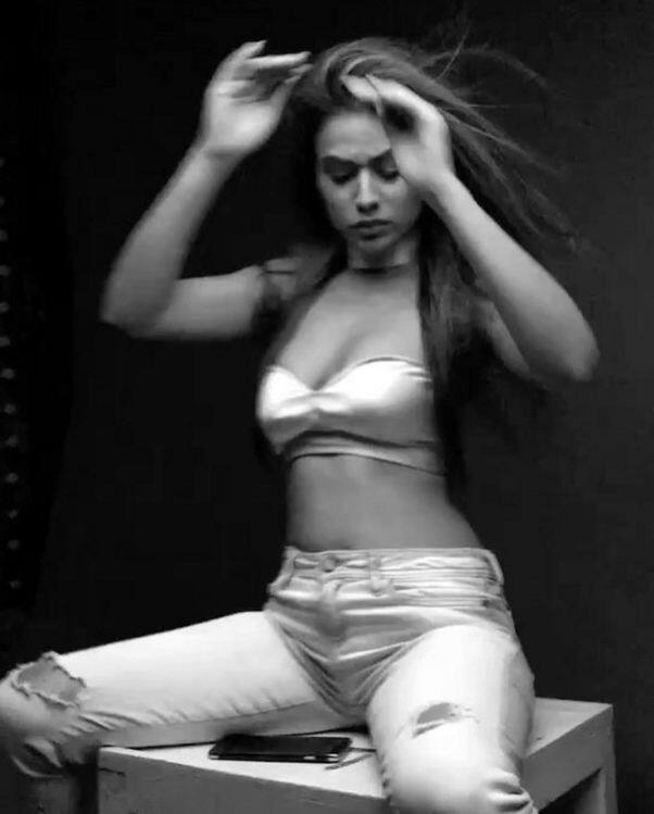 निया शर्मा का अकाउंट अब डिलीट किया जा चुका है. इससे निया के फैंस काफी मायूस होंने क्योंकि उन्हें अब अपनी पसंदीदा एक्ट्रेस की तस्वीरें और वीडियो से दूर होना पड़ रहा है. 