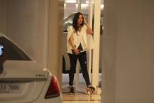 PICS: करन जौहर की पार्टी में अकेले पहुंची मीरा कपूर, अपने स्टाइल से किया इंप्रेस