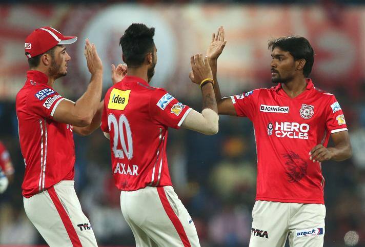 विष्णू विनोद को मैक्सवेल के हाथों कैच आउट करवाने के साथ ही संदीप शर्मा आईपीएल में पावरप्ले में सबसे ज्यादा विकेट लेने वाले गेंदबाज़ बन गए हैं. उनके नाम पावरप्ले में कुल 32 विकेट हो गए हैं.