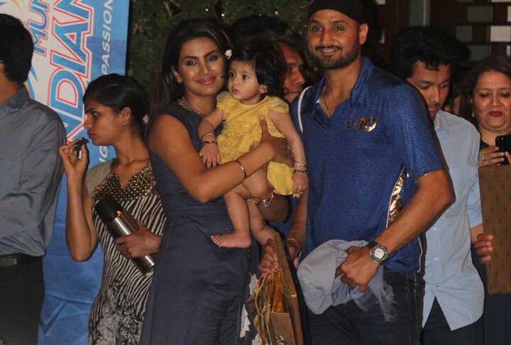 हिनाया के साथ हरभजन और गीता बसरा की ये तस्वीर लोगों को खूब पसंद आ रही है.