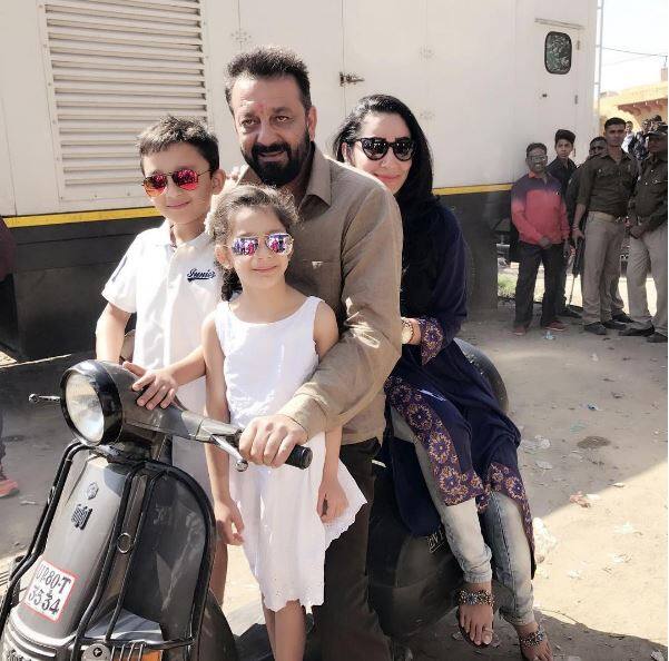  संजय दत्त इन दिनों अपनी आने वाली फिल्म भूमि की शूटिंग में बिजी चल रहे हैं.