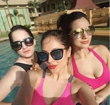 \'देवों के देव महादेव\' की \'पार्वती\' यानि पूजा बनर्जी दोस्तों के साथ उतरीं पूल में, रेड बिकनी में दिखाया जलवा!