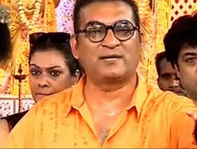 अभिजीत ने कहा, 'ये पार्टियां सिर्फ पब्लिसिटी के लिए पाकिस्तानी कलाकारों का विरोध करती है लेकिन जाधव जैसे महाराष्ट्र के सुपुत्र के फांसी पर चुप्पी साधे बैठी है. साथ ही देशभक्ति पर फिल्म बनानेवाले, खुद पाकिस्तानी कलाकारों के लिए आंसू बहाते है. ऐसे लोगो को भगाने की गुहार अभिजीत ने लगाई है.'