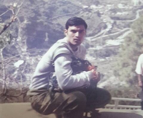 विपक्ष ने मोदी सरकार से कुलभूषण को बचाने की मांग की है. संसद में ये मुद्दा मुख्य विपक्षी पार्टी कांग्रेस ने उठाया था. भारतीय नौसेना के पूर्व कमांडर, कुलभूषण जाधव को पाकिस्तानी सेना ने जासूसी करने, तोड़फोड़ की कारवाई और ऑफिसियल सीक्रेट एक्ट के तहत मौत की सजा सुनाई है.