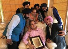 दिलीप कुमार लिविंग लीजेंड लाइफटाइम अवार्ड से सम्मानित